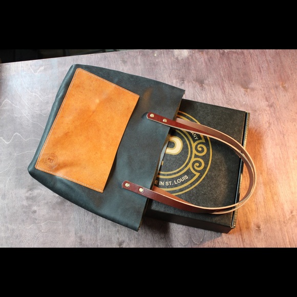 Leather tote - Picture 2 of 4